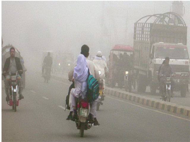 Fog pileups claim 24 lives in Hafizabad, Faisalabad