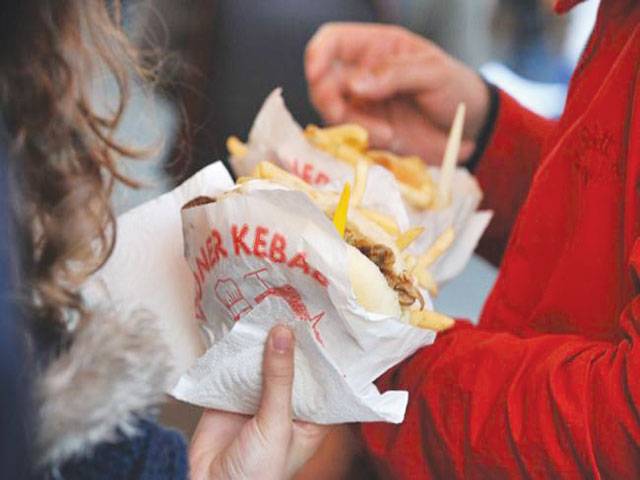 WHO urges curbs on online food marketing to children