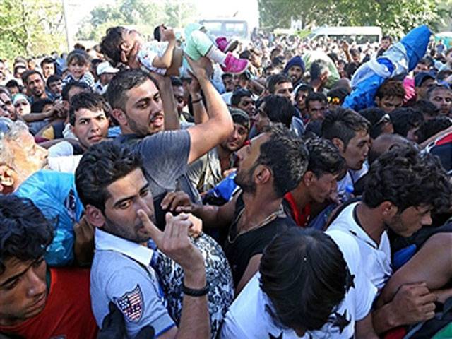 Police, migrants scuffle on Serbia, Croatia border 