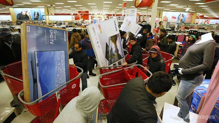 Advantage consumer in annual US holiday shopping sprint