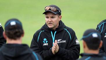 Swing it to beat Aussies, NZ coach advises Pakistan