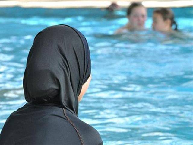 ‘Muslim schoolgirls must join swimming lessons’