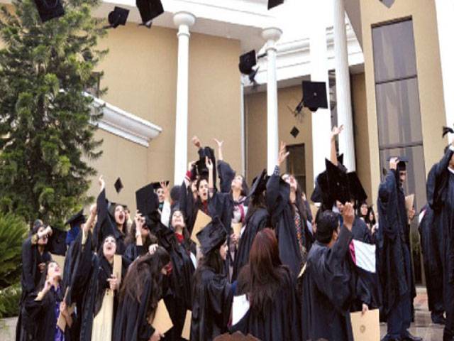 412 BNU students graduated 