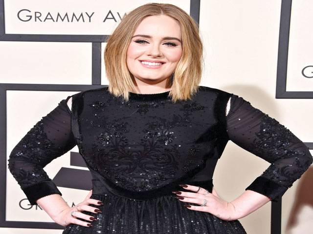 Adele sparks marriage rumours after wearing gold band