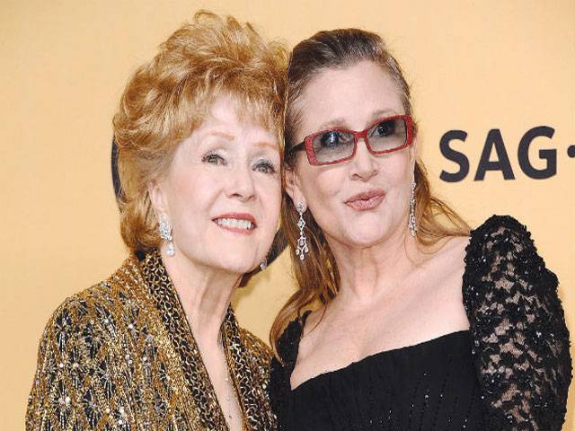 Carrie Fisher’s mom Debbie Reynolds dies