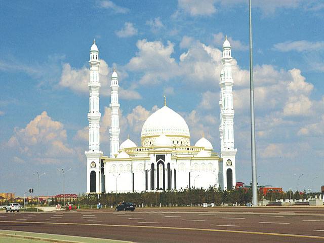 Kazakhstan lifts visa requirements