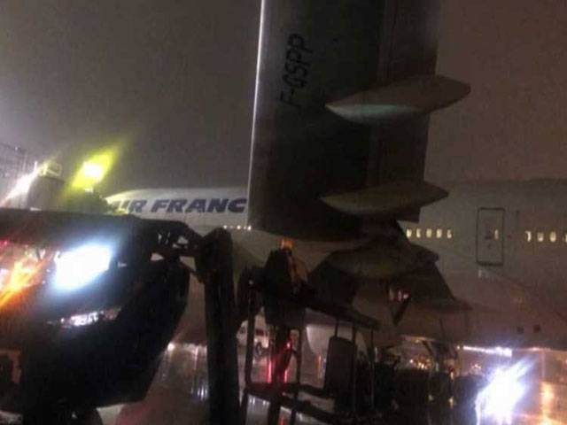 PIA, Air France planes collide at Toronto airport