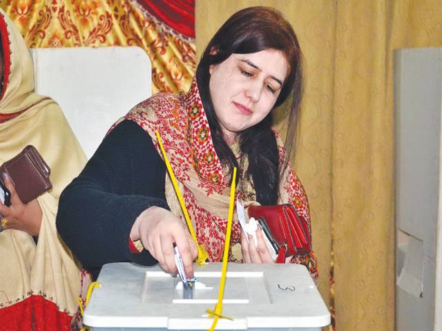 Punjab lawyers vote new officebearers to office