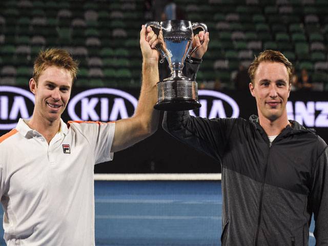 Peers-Kontinen stun Bryans to win doubles title