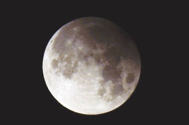 First lunar eclipse of 2017 seen in Pakistan
