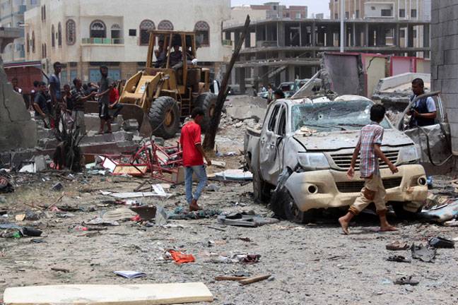 Yemen fighting, suicide bomb kill 48