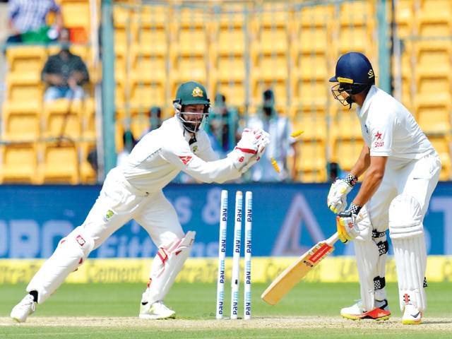 Lyon's eight-for floors India in second Test