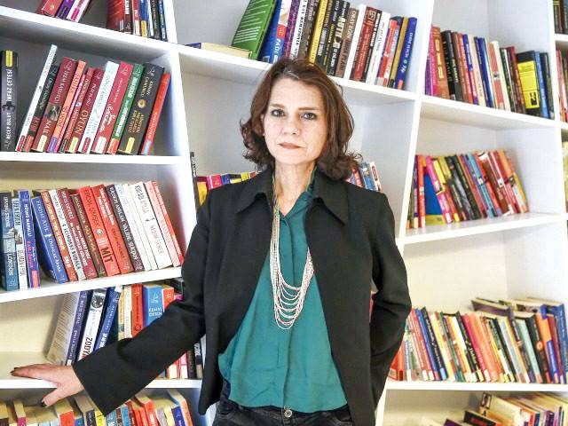 Turkish court maintains top novelist's travel ban