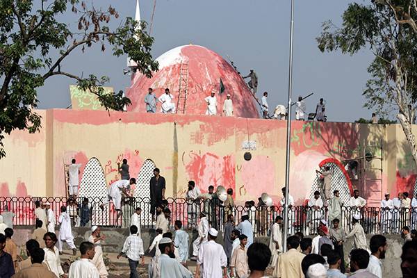 Successful talks avert Lal Masjid protest rally 
