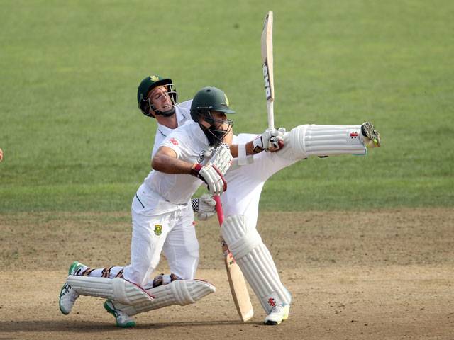 New Zealand tighten grip on South Africa Test
