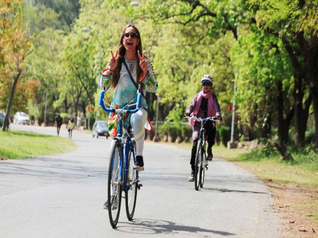 Feminists ride bikes to claim public space