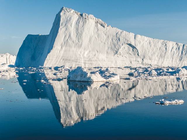 First Nasa images of new crack in Greenland’s largest glaciers