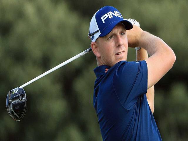 Wallace closes in Portugal Open title