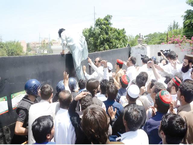 PTI protesters storm Wapda House