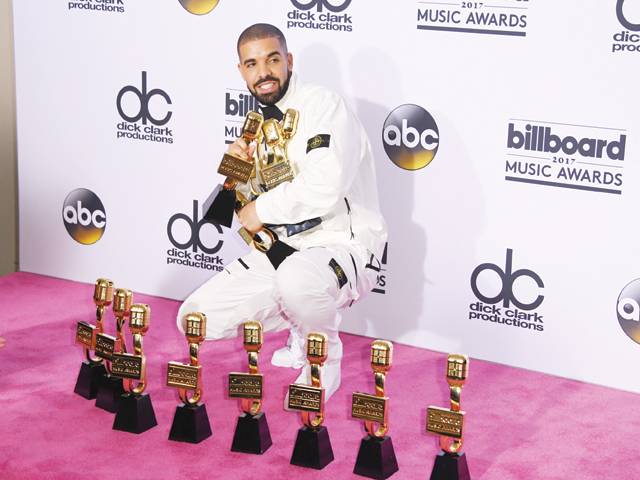 Drake breaks record at Billboard Music Awards