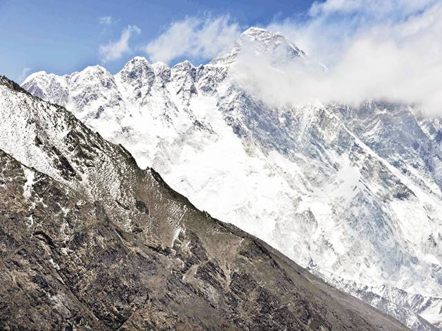 Everest toll mounts to four as rescuers find body