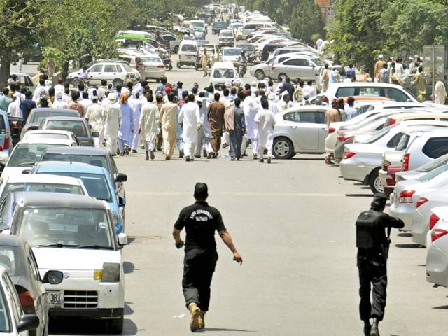 Police baton charge Kissan Ittehad protesters