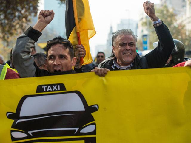 Taxi drivers demonstrate against Uber1