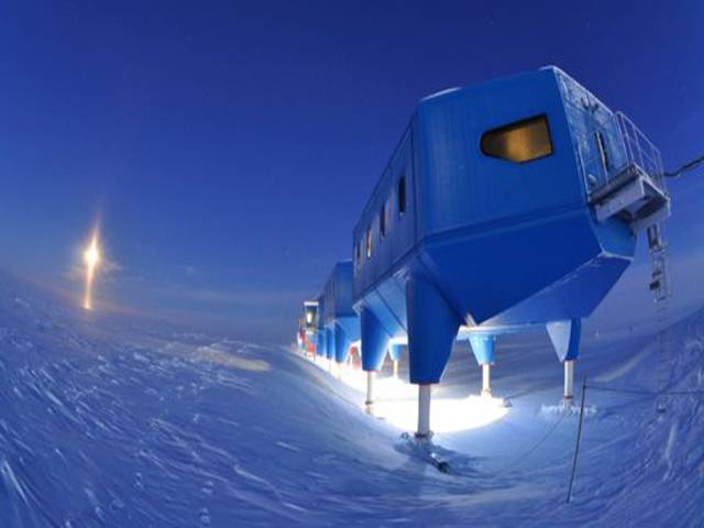 Antarctic Halley base waits on ice behaviour 