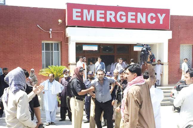 Dozens injured as police baton-charge docs in Peshawar