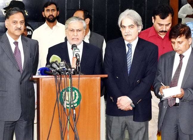 Dar blames State Bank for ‘artificial’ rupee plunge