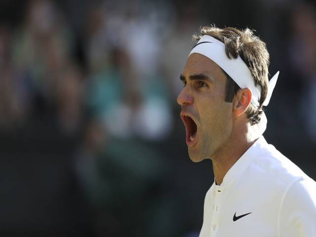 Federer steps into Wimbledon land of giants
