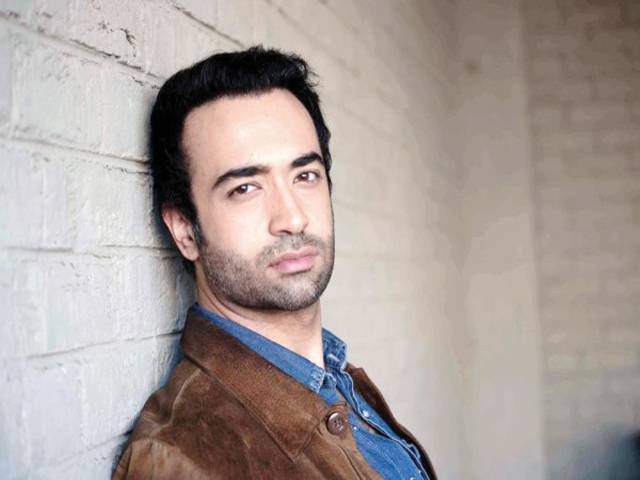 Farhad Humayun goes solo with ‘Mur Ke Dekho’