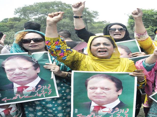 Lord leads rally for Nawaz