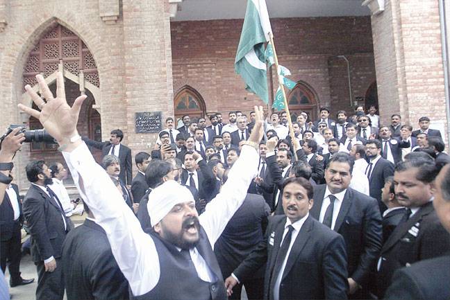 Qureshi’s supporters launch virulent attack on CJ, media