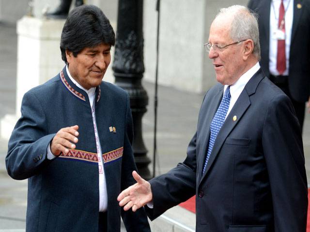 Bolivia's President Evo Morales arrives to the Presidential Palace in Lima
