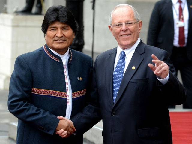 Bolivia's President Evo Morales arrives to the Presidential Palace in Lima