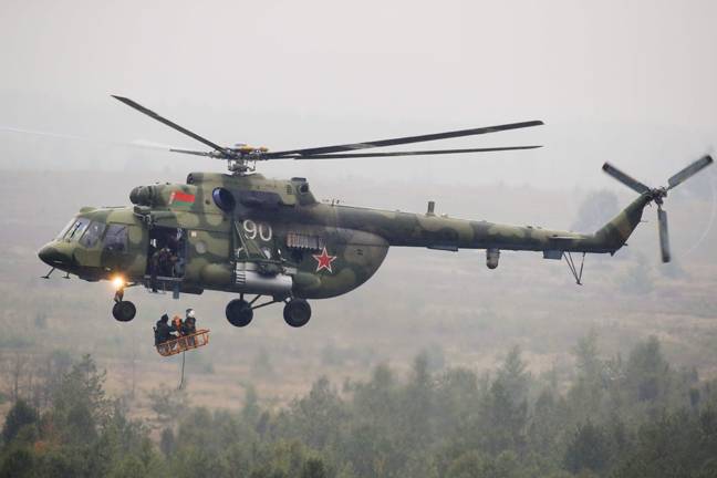 Russian helicopter pilot team rescue training 