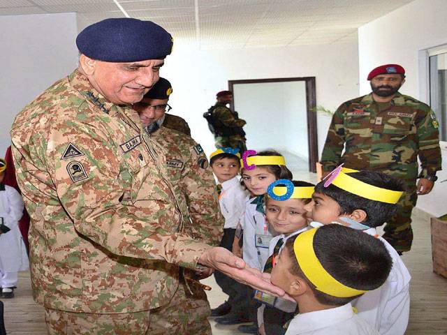Army chief lauds Swatis for fighting terror