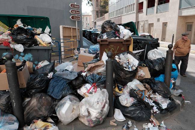 Trash collectors on strike
