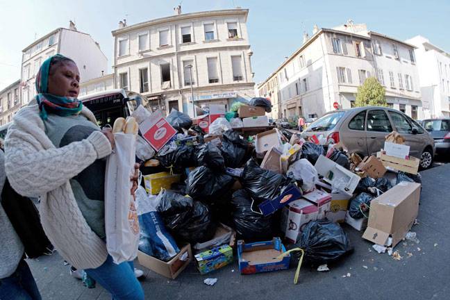 Trash collectors on strike