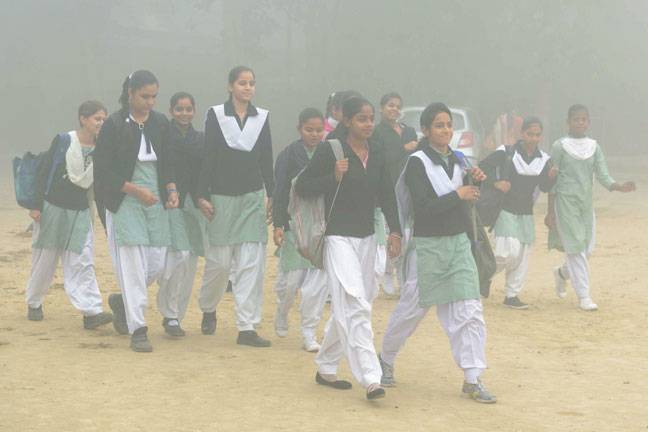 Parents angry as Delhi schools reopen despite smog