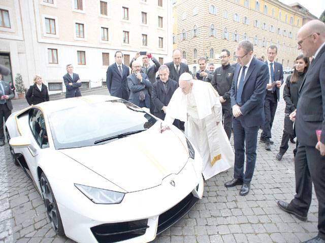 Pope donates gifted Lamborghini 