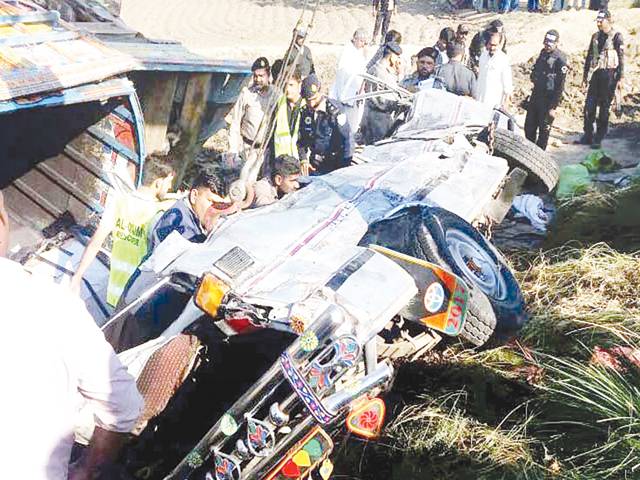 21 killed in truck-van accident in Khairpur