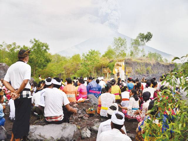  Bali volcano spews smoke and ash, disrupting flights