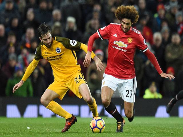Manchester United close gap on City, Spurs held