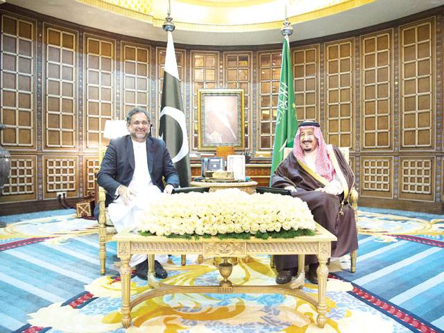 Abbasi discusses Pakistan role with King Salman