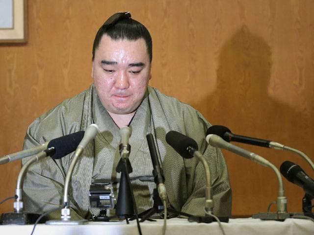 Tearful sumo champion steps down after brutal attack on rival