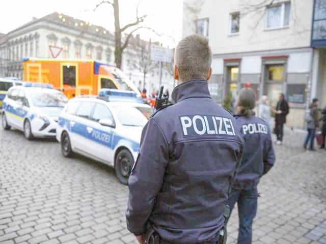 German police search for clues after bomb scare