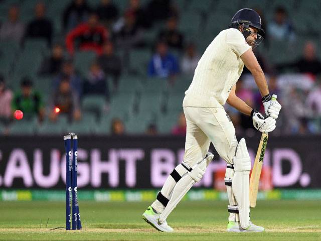 Root's England roar back in Ashes thriller