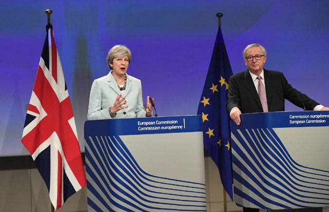 Britain, EU reach historic deal on Brexit divorce terms